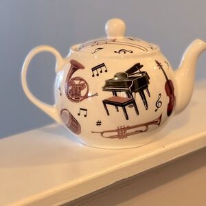 Roy Kirkman Concert Teapot